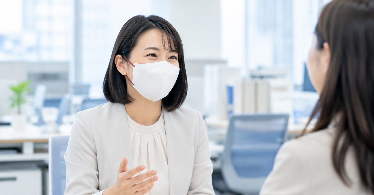 マスクで声がこもる・聞き取りにくい原因と対策。会話をスムーズにする話し方とマスク選び