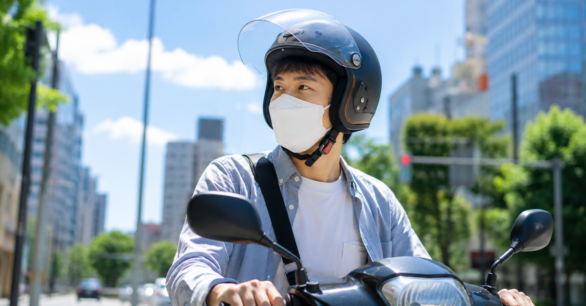 夏のバイク・スクーターの夏マスク｜走行風とヘルメットの蒸れに