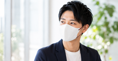 カラーマスクはビジネスでOK？シーン別のマナーと色選び