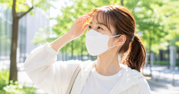 夏の汗でマスクがベタつくときの対策｜さらっと快適に保つコツ | Victorian Mask